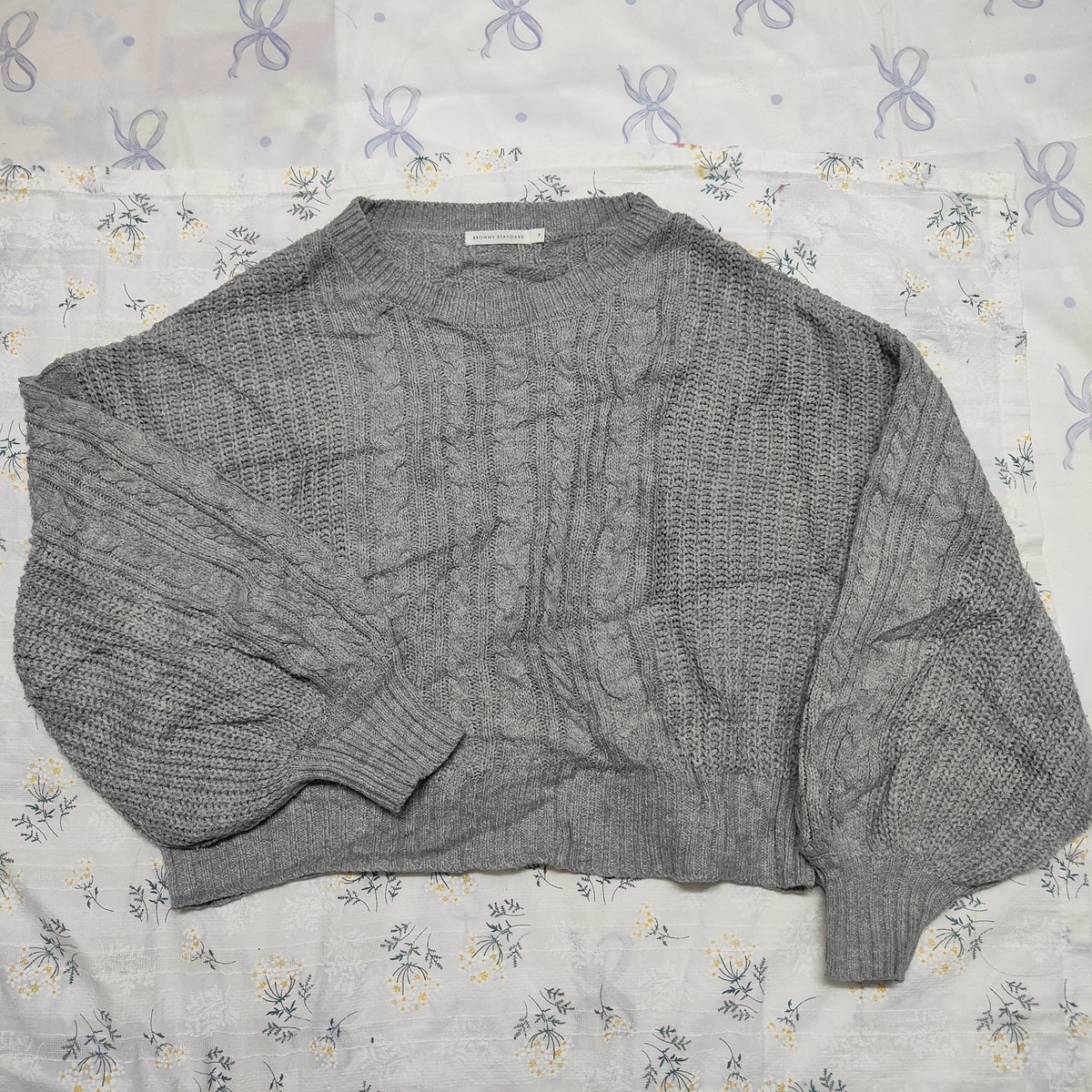Mheebrown76's tweet photo. (78) ไหมพรมถักสีเทาแขนพอง
Sz. อกถึง 38
🍥 55 บาท

#ส่งต่อเสื้อผ้ามือสอง #ส่งต่อเสื้อผ้ามือ2  #เสื้อผ้ามือสอง #เสื้อผ้ามือ2 #ส่งต่อ #ส่งต่อกระเป๋า  #โล๊ะตู้ #ส่งต่อเสื้อผ้า https://t.co/XaV972jIDm
