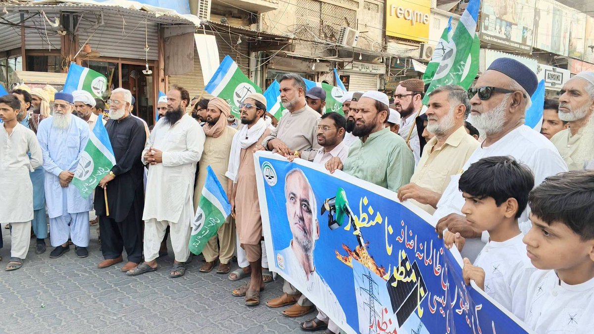 JIPOfficial's tweet photo. وہاڑی- امیر جماعت اسلامی پاکستان حافظ نعیم الرحمن کی کال پر ملک بھر کی طرح جماعت اسلامی وہاڑی کے زیر اہتمام پٹرول کے بڑھتے ہوئے نرخوں اور مہنگائی کے خلاف احتجاجی مظاہرہ۔
Hafiz Naeem 
#FixPetrolAt225 https://t.co/mO9QmR2odi