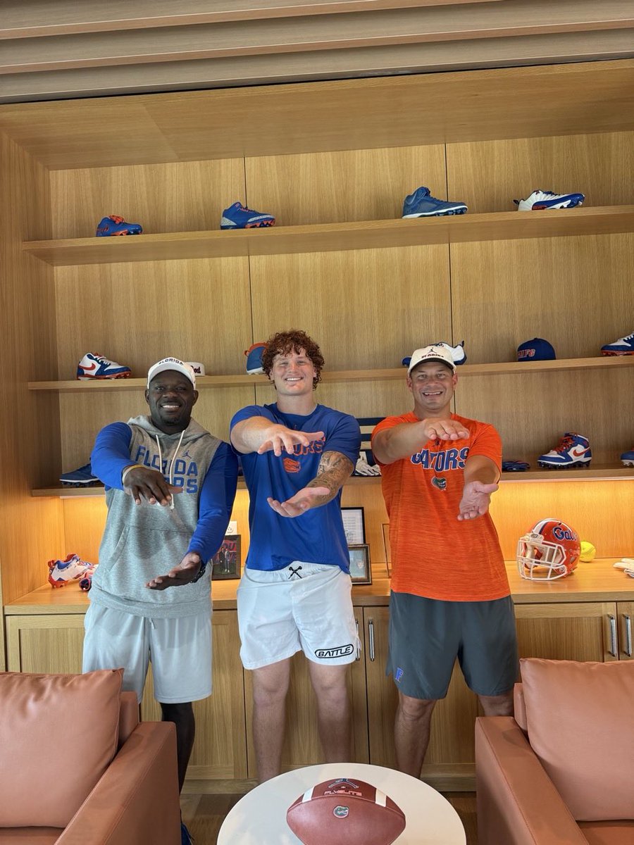 Asherghioto34's tweet photo. Back to Gville tomorrow! 🐊🐊
@CoachJonSumrall @CoachWhiteFB @CoachBamHardmon @CoachGChatman @GM_DaveCaldwell @katieturner0087 @GatorsFB @BollesFootball @Coachcliff904 @DeshawnBrownInc https://t.co/M6Zo7nAep5
