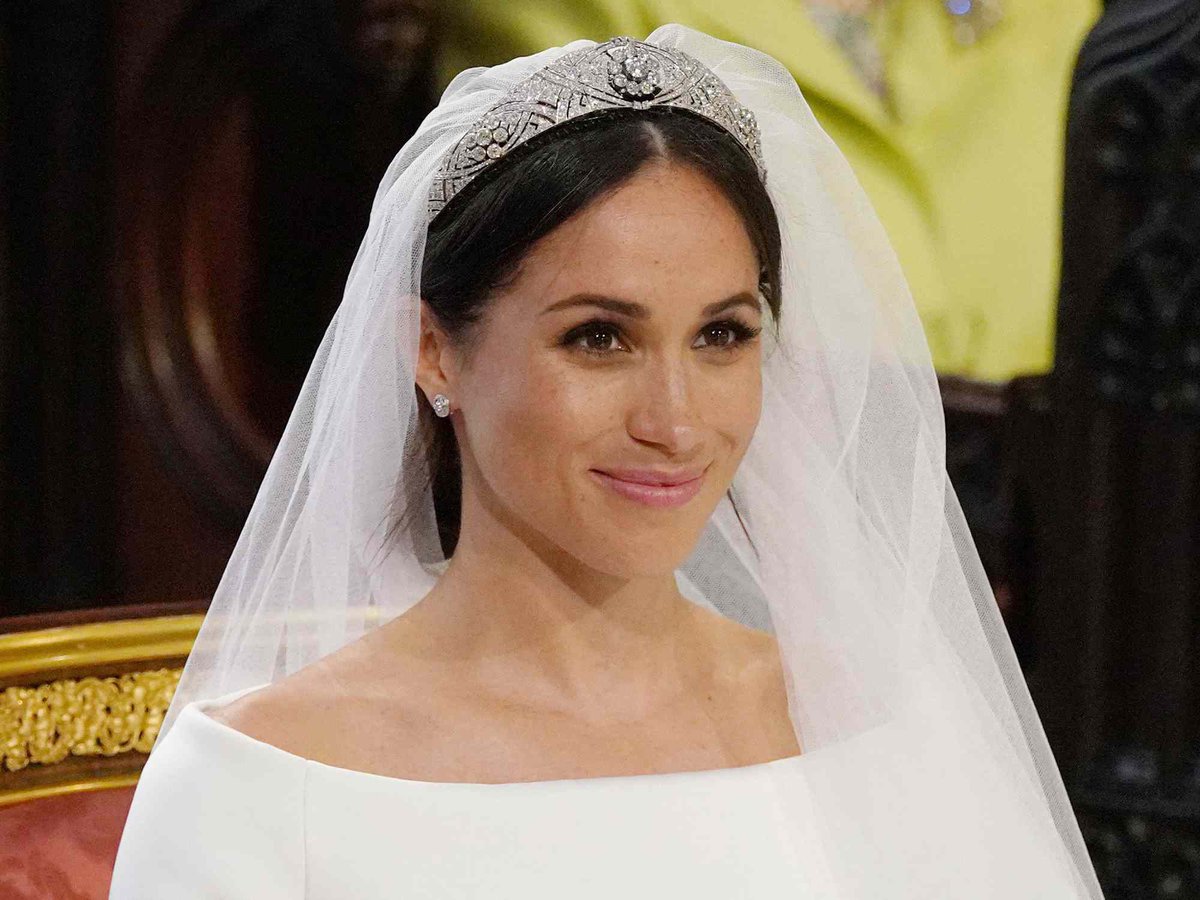 ReynaRavenclaw's tweet photo. Aku gak suka mengikuti public figure dan kontroversinya apa aja.

Cuma Meghan Markle pas lagi nikah itu 100% tipe aku banget.

Buat aku ini definisi paras paling cantik yang pernah kulihat. https://t.co/ZUENt8tXne