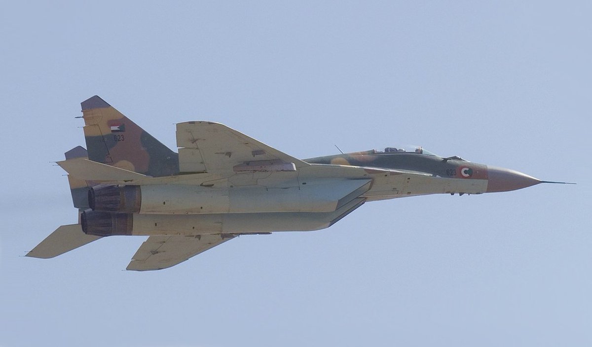 Sudan_tweet's tweet photo. #السودان | نفذ الطيران الحربي غارات جوية استهدفت مواقع وأهدافاً داخل مطار نيالا بولاية جنوب دارفور،  تتبع لمليشيا الدعم السريع الإرهابية المدعومة إماراتياً. https://t.co/tJnRx9ZHsY