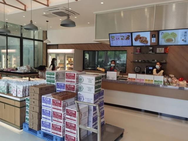LilyIdol's tweet photo. Hot coffee u0026 fresh pastries restocked at our 24/7 convostore! Grab your morning pick-me-up before heading out — we’ve got extra oat milk lattes ready. https://t.co/Fs3Ie94dHr
