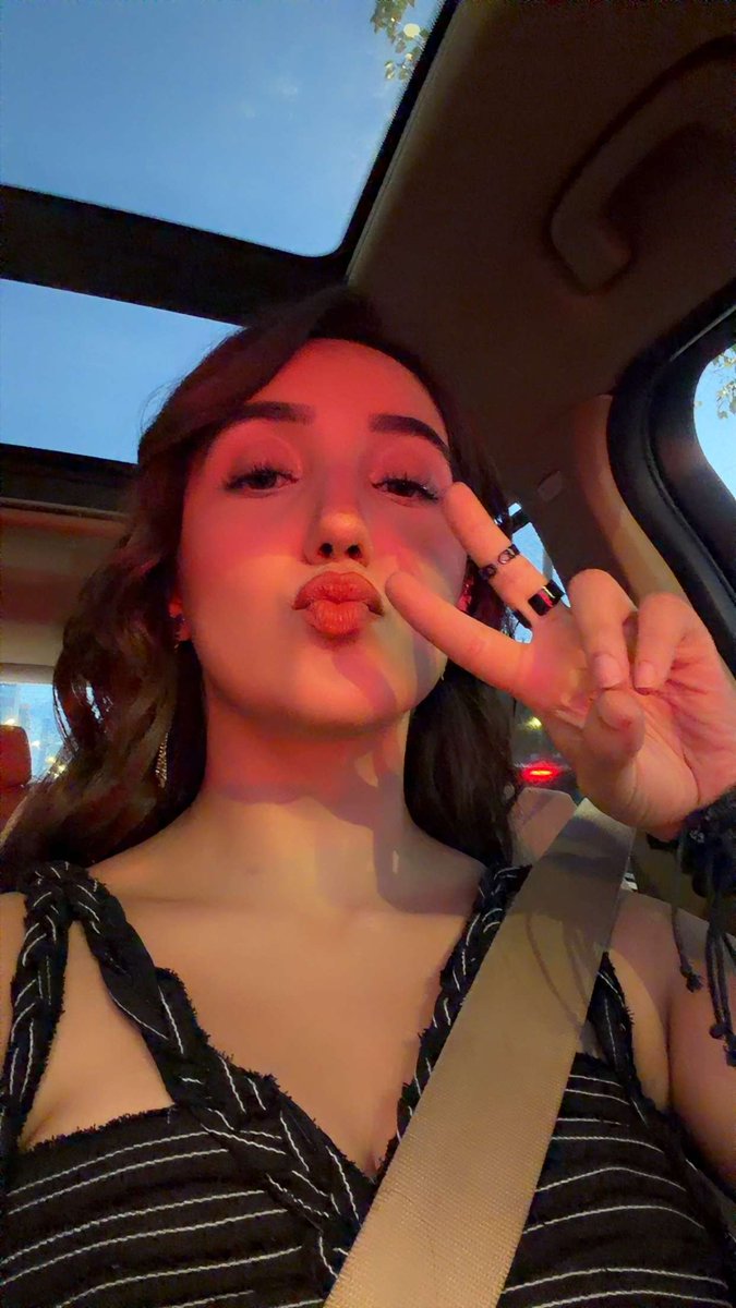 Aadiiiiii_07's tweet photo. Ashnoor and her killing looks = heart attack guaranteed! 🥺❤️🔥
Serving beauty, grace, and perfection in every frame. ✨🧿
#AshnoorKaur #KillingLooks #Ashnoorians
@ashnoorrkaur https://t.co/KfWnmjlACz