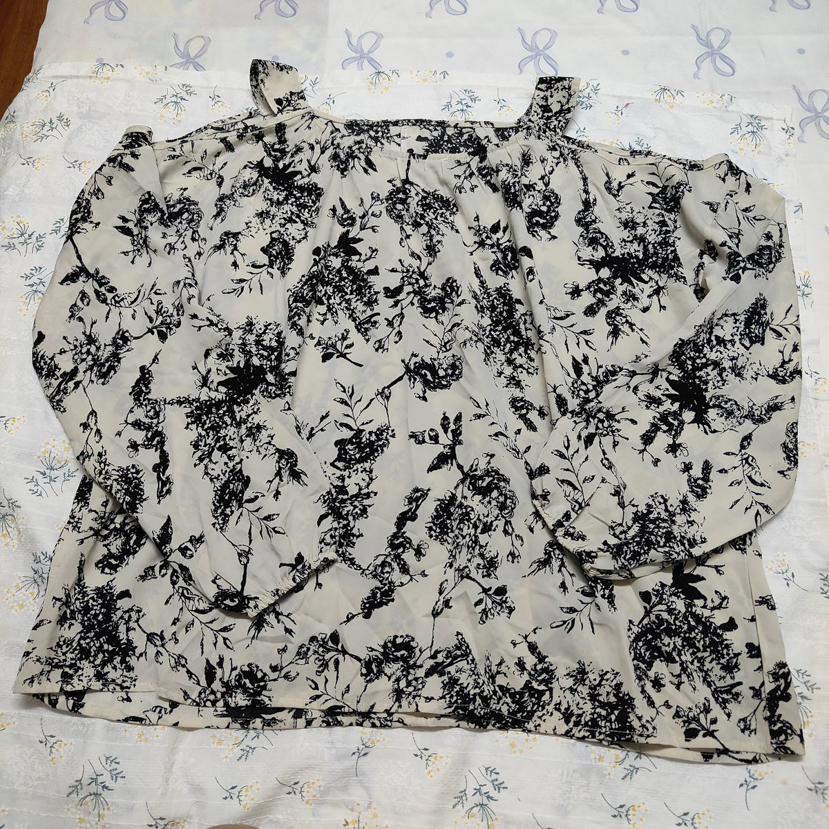 Mheebrown76's tweet photo. (80) เสื้อเปิดไหล่กึ่งมินิเดรส ทรงสวยย
Sz. อกถึง42 เอวสพฟรี ย26
🍥 45 บาท

#ส่งต่อเสื้อผ้ามือสอง #ส่งต่อเสื้อผ้ามือ2  #เสื้อผ้ามือสอง #เสื้อผ้ามือ2 #ส่งต่อ #ส่งต่อกระเป๋า  #โล๊ะตู้ #ส่งต่อเสื้อผ้า https://t.co/55HxYrUJ8b