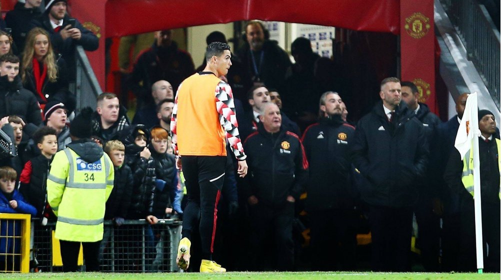 divaUTD_'s tweet photo. I used to love Ronaldo, i watched him week in 2007 to 2009, 
But everything changed when he walked out, and went to do an interview with disgusting man Piers Morgan
Ronaldo and his fans were some of the reason Erik Ten Hag got sacked. 
He can respectfully fuck off https://t.co/pdrZOM1pUr