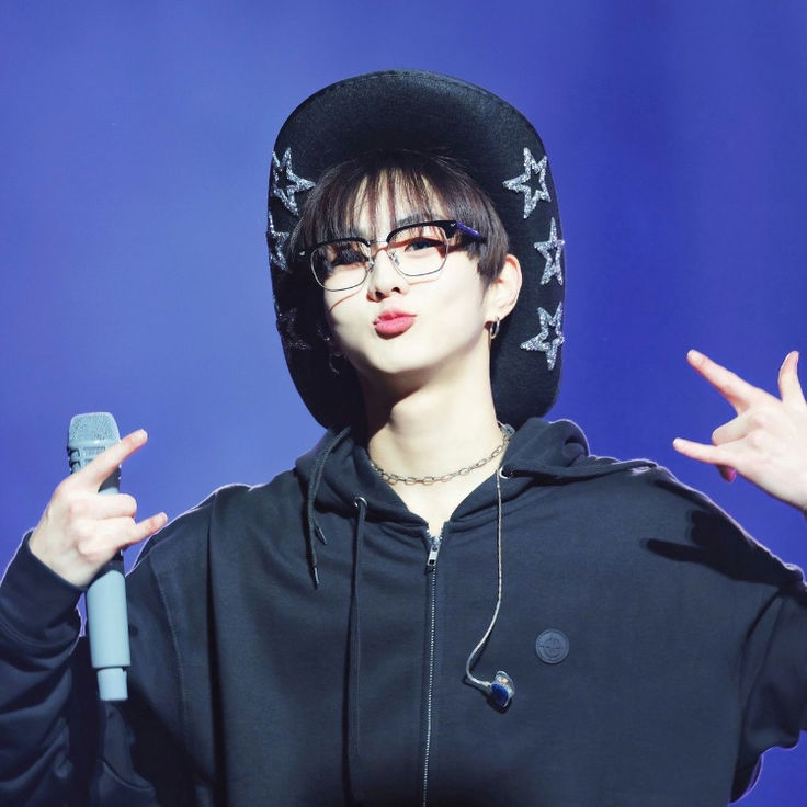 heeseung~sevEN🇦🇿 tweet media