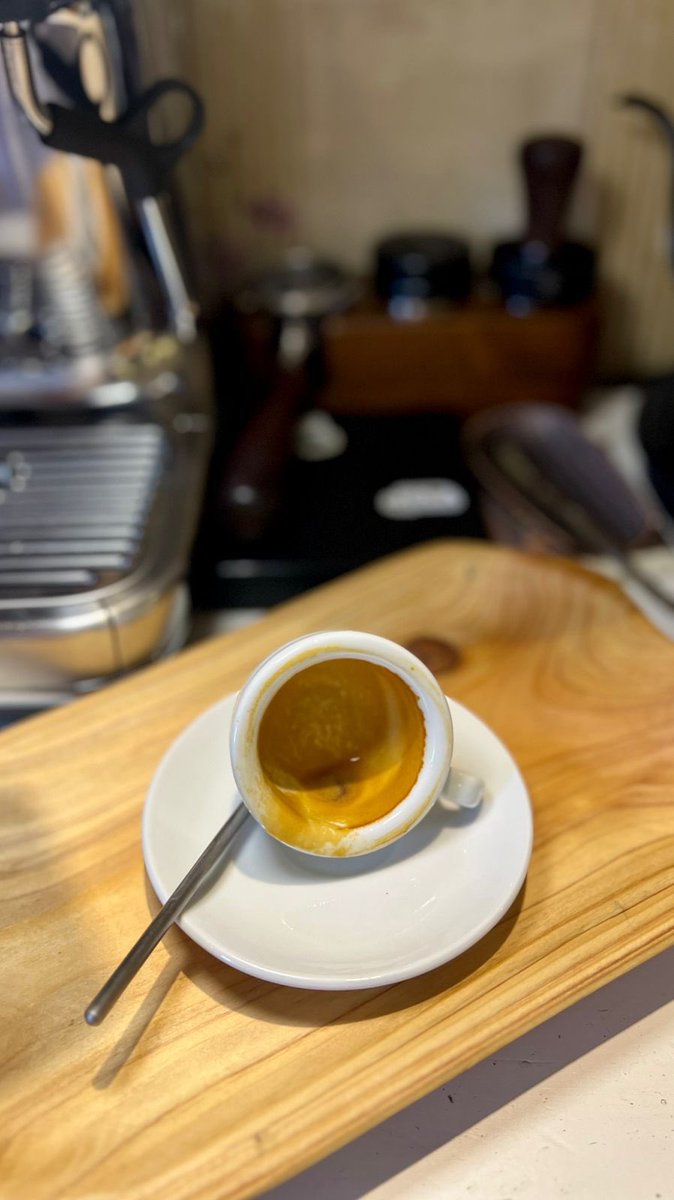 fatemahbusiness's tweet photo. احلى اسبريسو ☕️ من يد الزوج الحنون 😍 https://t.co/UQh6xJ1hUI