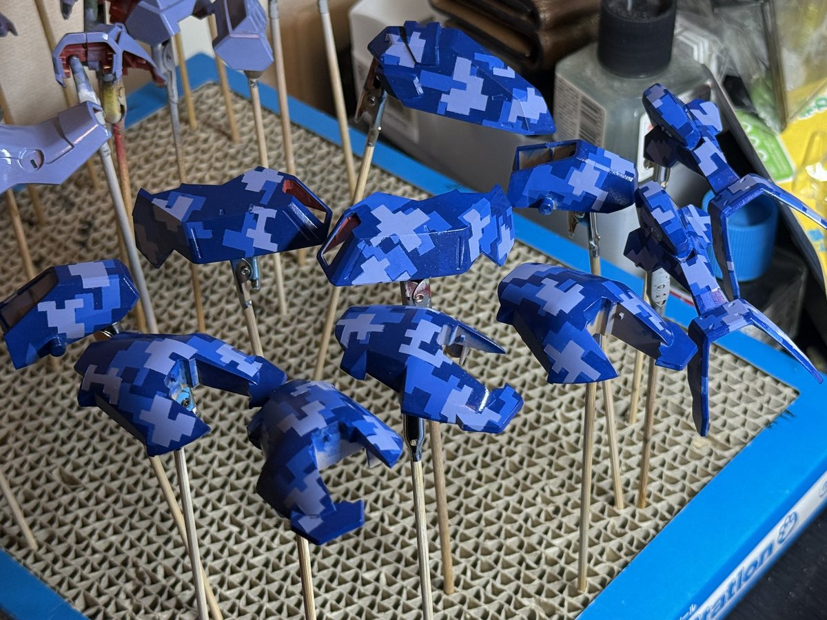 grk_plamo's tweet photo. スポンジ塗装で！

マスキング甘かった！あともう少し細かいので数入れたかった！

 #ガンプラ https://t.co/r0pJ9KSGkV