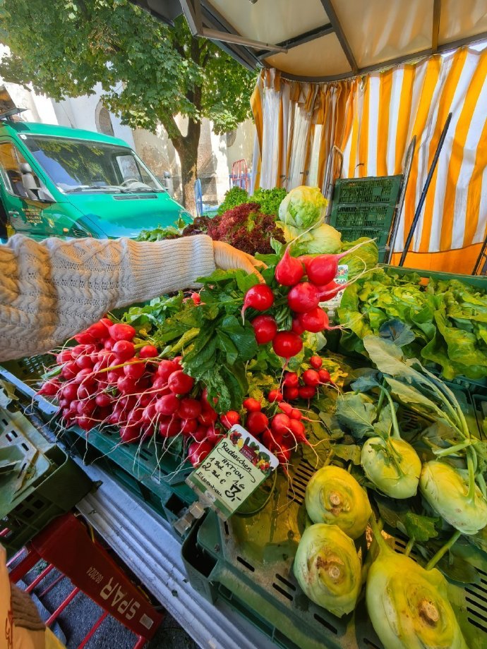 JM1ozLE1LOBGXKV's tweet photo. Fresh local veggies, free-range eggs u0026 artisanal bread in today's haul  Stock up for your weekly meals with the best from neighborhood farms! https://t.co/gKs8EuKfew