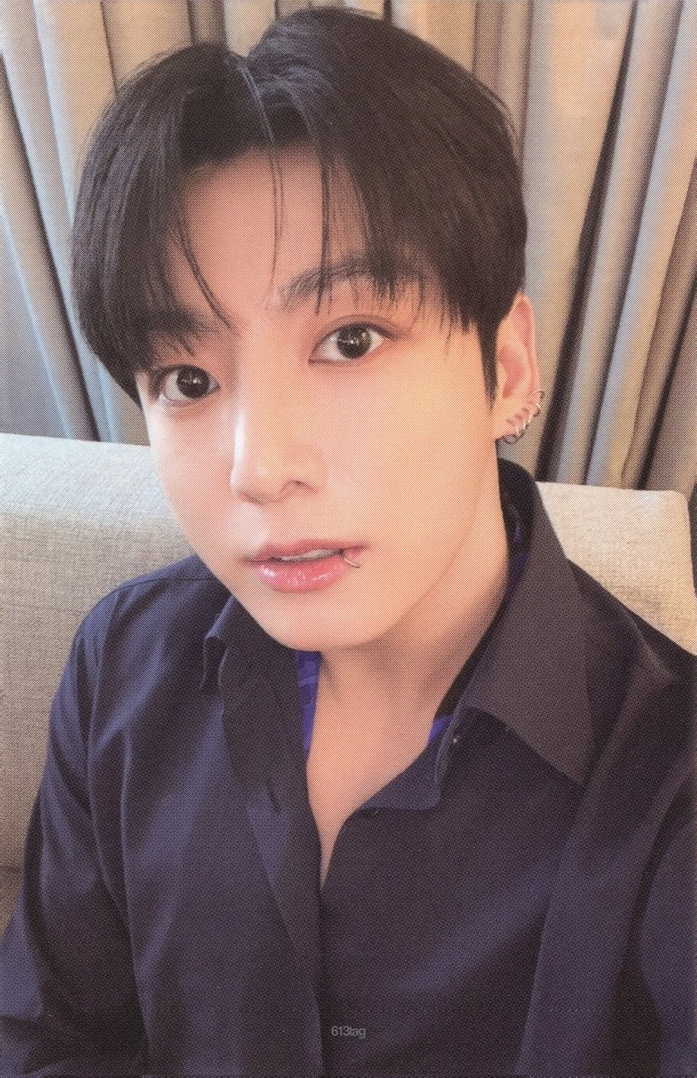 sodyna18's tweet photo. [ 📷 ] #BTS World Tour Arirang Busan | PC Gift | Scan (1/2) 

#JUNGKOOK #TAEHYUNG #JIMIN 
#JHOPE 

#BTS_WORLDTOUR_ARIRANG_BUSAN

Cred @/613tag  pic ❣️ https://t.co/bjNagOrEQb
