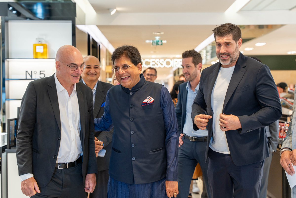 explorenca's tweet photo. [UPI : le système de paiement indien arrive aux Galeries Lafayette de #Nice06]

Lors de la visite à Nice de @PiyushGoyal, Ministre indien du Commerce et de l’Industrie, dans le cadre de @BharatInnov2026, les Galeries Lafayette de Nice Masséna ont officialisé l’acceptation du paiement UPI.

Ce lancement renforce l’attractivité de Nice Côte d’Azur auprès des visiteurs indiens en leur offrant un moyen de paiement familier, une expérience fluide et sans friction, et en faisant du paiement un véritable levier d’accueil et de satisfaction.

#MeetInNiceCotedAzur #BharatInnovates2026 #UPI