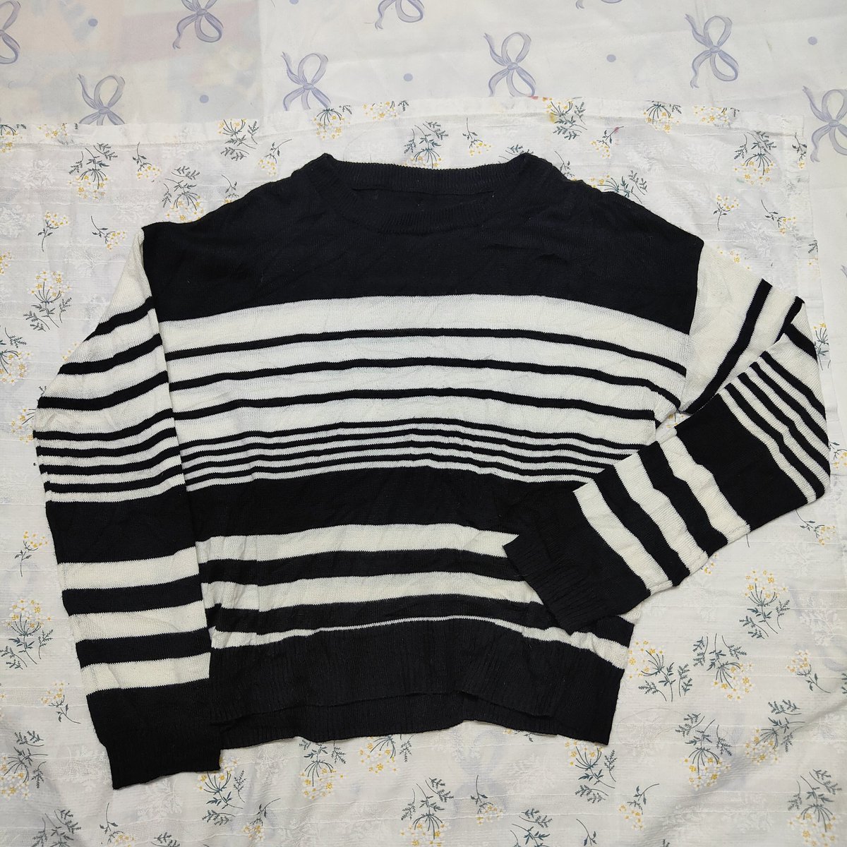Mheebrown76's tweet photo. (81) เสื้อสเวตเตอร์ลายดำขาว ใส่เอวี่เดย์ได้ค่า
Sz. อกถึง 36
🍥 40 บาท

#ส่งต่อเสื้อผ้ามือสอง #ส่งต่อเสื้อผ้ามือ2  #เสื้อผ้ามือสอง #เสื้อผ้ามือ2 #ส่งต่อ #ส่งต่อกระเป๋า  #โล๊ะตู้ #ส่งต่อเสื้อผ้า https://t.co/b4JscfdTLz