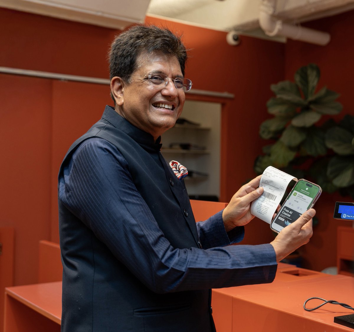 explorenca's tweet photo. [UPI : le système de paiement indien arrive aux Galeries Lafayette de #Nice06]

Lors de la visite à Nice de @PiyushGoyal, Ministre indien du Commerce et de l’Industrie, dans le cadre de @BharatInnov2026, les Galeries Lafayette de Nice Masséna ont officialisé l’acceptation du paiement UPI.

Ce lancement renforce l’attractivité de Nice Côte d’Azur auprès des visiteurs indiens en leur offrant un moyen de paiement familier, une expérience fluide et sans friction, et en faisant du paiement un véritable levier d’accueil et de satisfaction.

#MeetInNiceCotedAzur #BharatInnovates2026 #UPI