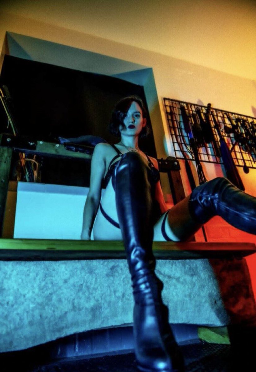veraWillia7019's tweet photo. Es ist Wochenende! 🔥😈🔥 Ich bin bereit für etwas Action… https://t.co/1DCfw7aWg7