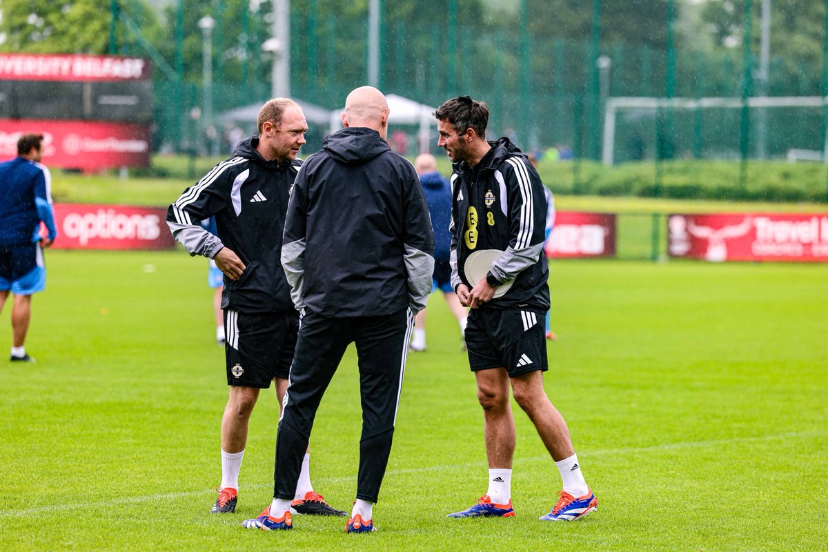 IrishFA's tweet photo. A fantastic week on UEFA A Diploma Block 1 🧠⚽️

Candidates engaged in a range of classroom presentations and practical coaching sessions, all designed to enhance their knowledge, develop their coaching practice, and improve their ability to support player development 👏 https://t.co/PgEtCgvEqT