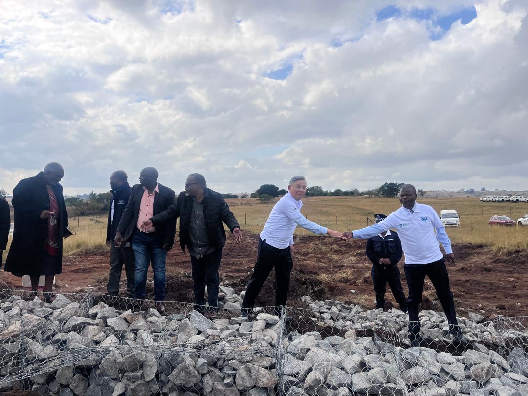 TW_Eswatini's tweet photo. Amb. Liang, Minister Tshauke &amp; friends got down to the business of tree-planting🌳 to mark Desertification &amp; Drought Day at Mkhiweni Inkhundla. #Taiwan🇹🇼 &amp; #Eswatini🇸🇿 can help @UNCCD🇺🇳 preserve rangelands as part of global🌐 efforts supporting food security &amp; climate resilience. https://t.co/Kx1snJGmhr