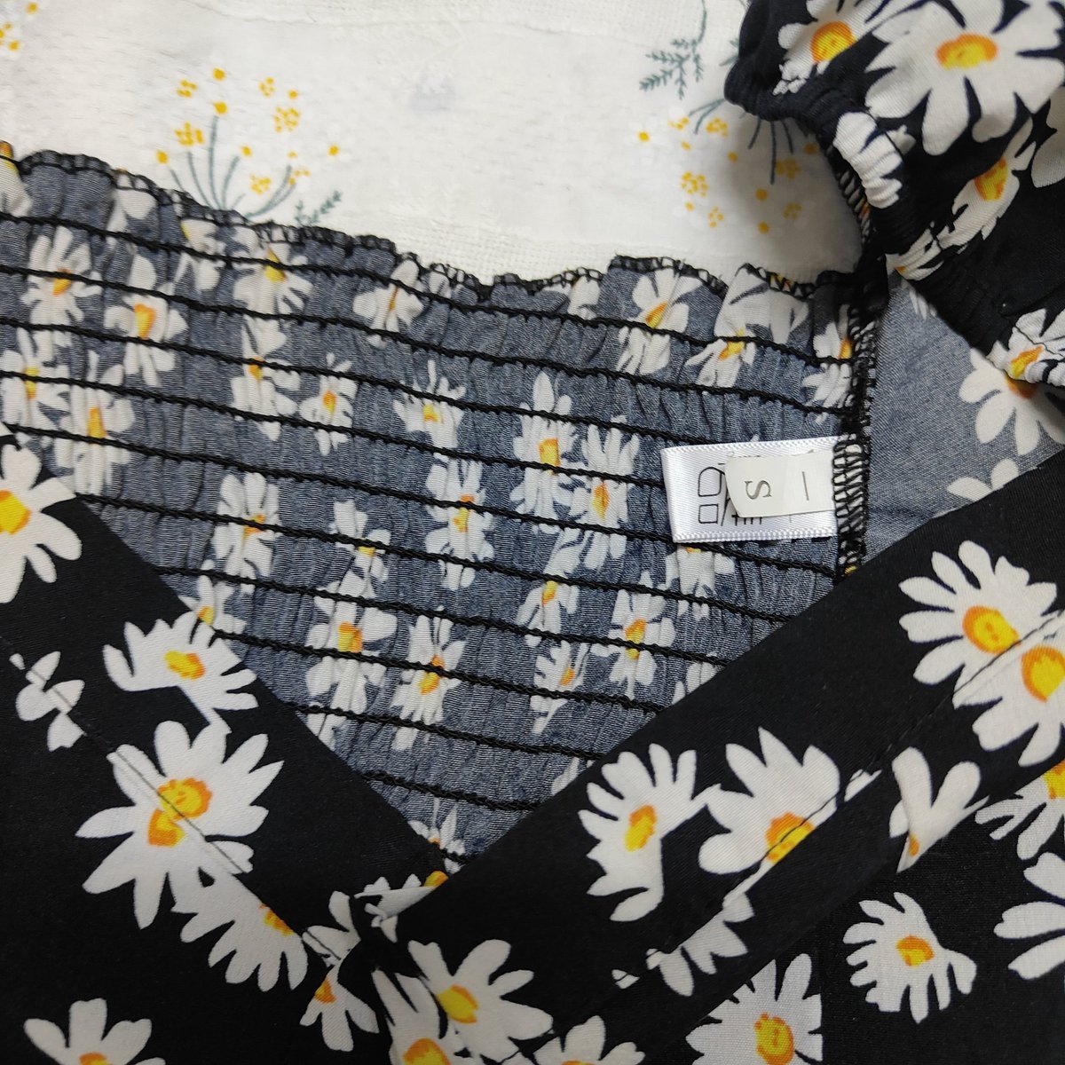 Mheebrown76's tweet photo. (82) เสื้อดำลายเดซี่สม็อคหลัง
Sz. อกถึง 34
🍥 30 บาท

#ส่งต่อเสื้อผ้ามือสอง #ส่งต่อเสื้อผ้ามือ2  #เสื้อผ้ามือสอง #เสื้อผ้ามือ2 #ส่งต่อ #ส่งต่อกระเป๋า  #โล๊ะตู้ #ส่งต่อเสื้อผ้า https://t.co/v46Q1cDlTJ
