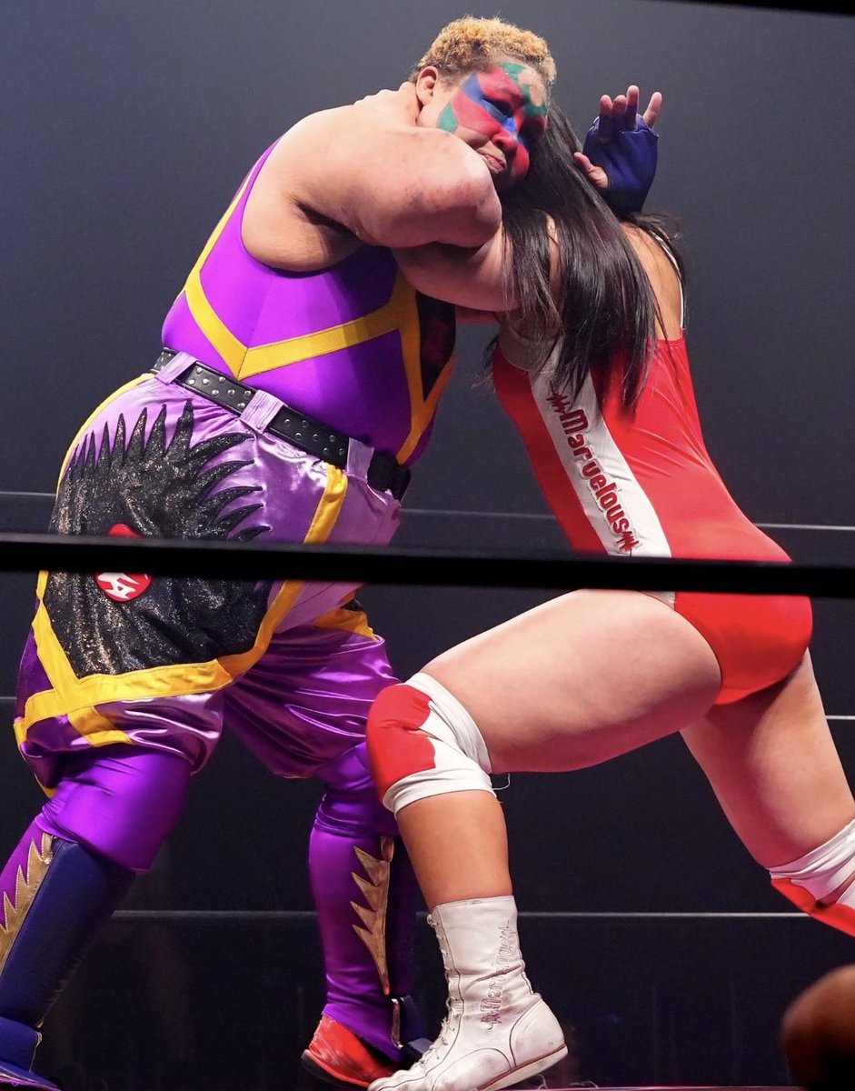 marvelous_SENKA's tweet photo. #金ガチャ 
第一試合
アジャコング選手とシングルマッチ

押さえ込みというものの本質わかってない。
一発で相手の息の音を止める。
次なんてない。
やるかやられるか。
やれなかったら次の日から飯もない。
全女の押さえ込みのプライド。

全ての言葉が突き刺さった。
未熟さなんて痛いほど感じた。

でも！！
押さえ込みにかけるおもい確実に強くなった。

『本当の本気の押さえ込み知りたいんだったらいくらでもつきあってやる。』
その言葉本気で受け取ります。

押さえ込みの本質知りたい。
教えていただきたい。
本当の苦しささえも知りたい。

今、時代を超えて暁千華にしかできない
究極の押さえ込みにする！

アジャコング選手の存在は
言葉では表せない。
でも自分でよくわかってる。

これで一勝二敗。
だったら次は私が押さえ込んでやる！！！
必ず押さえ込む。

泣かしてやる。