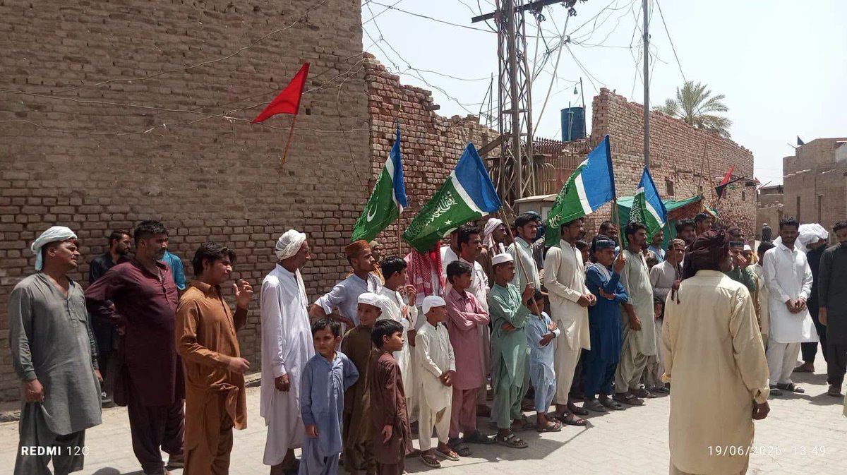 JIPOfficial's tweet photo. سکھر: امیر جماعت اسلامی پاکستان حافظ نعیم الرحمٰن کی کال پر پیٹرول کی قیمت فی لیٹر 225 روپے مقرر کرنے اور اس کو تین سال تک برقرار رکھنے کے لیے احتجاجی مظاہرہ کیا گیا۔
#FixPetrolAt225 https://t.co/vLe8t3Ggt9