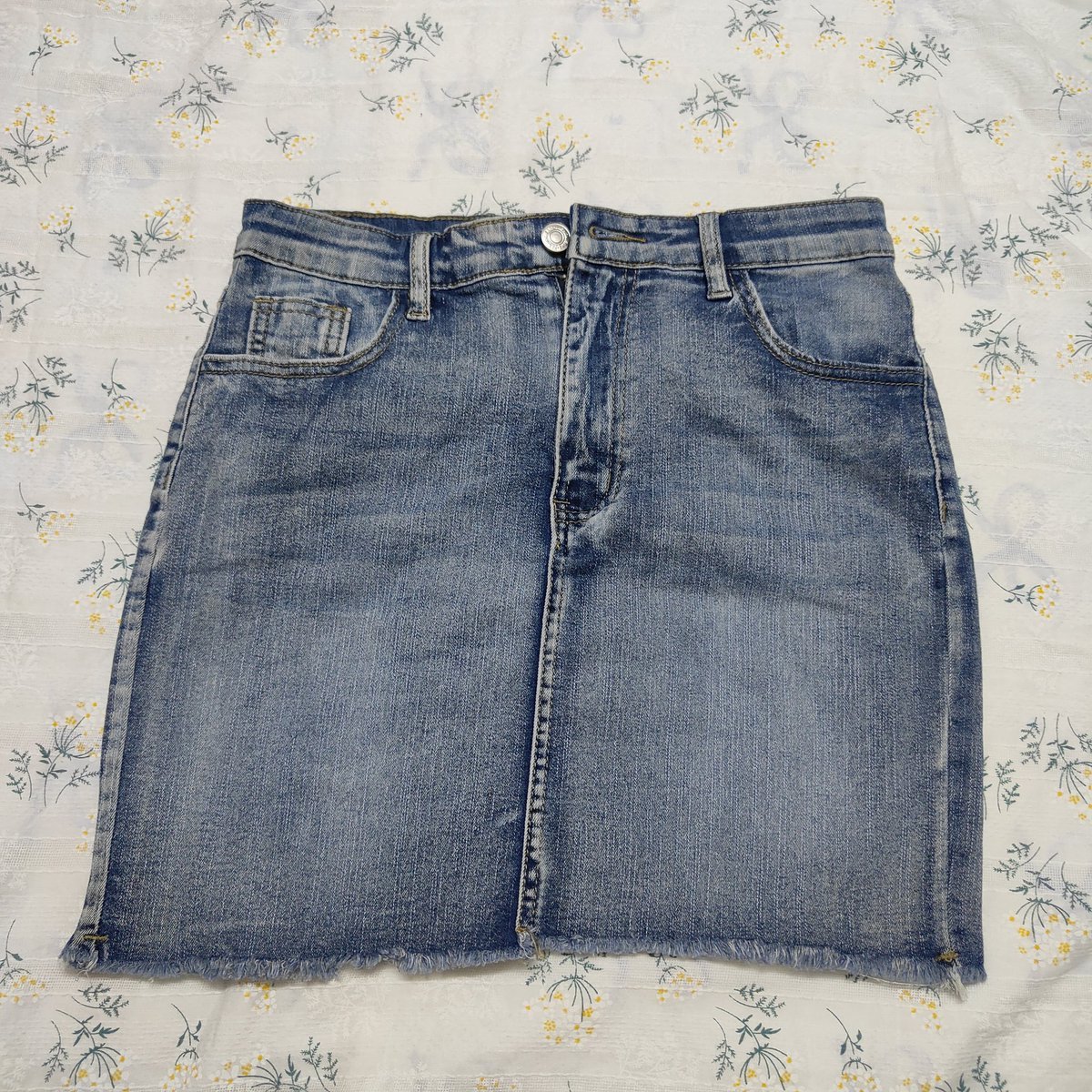 Mheebrown76's tweet photo. (84) กระโปรงยีนส์สีสวยย
Sz. เอว 26 สพ36 ย15
🍥 35 บาท

#ส่งต่อเสื้อผ้ามือสอง #ส่งต่อเสื้อผ้ามือ2  #เสื้อผ้ามือสอง #เสื้อผ้ามือ2 #ส่งต่อ #ส่งต่อกระเป๋า  #โล๊ะตู้ #ส่งต่อเสื้อผ้า https://t.co/XsrkO7IWDZ