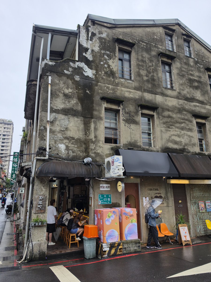 NooMook29's tweet photo. รีวิวร้านหมี่ที่ฟอสบุ๊คไปกิน 🤣🤣
ร้านนี้จะอยู่แถวจงซาน ขนาดที่กินคือถ้วยเล็ก ถ้าใครเคยกินหมี่อาจง ก็จะแนวๆนั้นเลย เพียงแค่ร้านนี้จะมีสิงสาราสัตว์เยอะขึ้นมาหน่อย อันที่อร่อยสุดคือลูกชิ้นปลาที่เป็นแผ่นๆ เพราะมันทำให้ดูรสชาดดีขึ้น เพราะอย่างอื่นจะออกแนวจืดนิดๆ
ร้านนี้ปกติจะคิวยาวนิดนึงเพราะโต๊ะน้อย
ใครได้ไปไทเป ไปลองดูกันได้นะ 😊
#fforce_ #kasibook