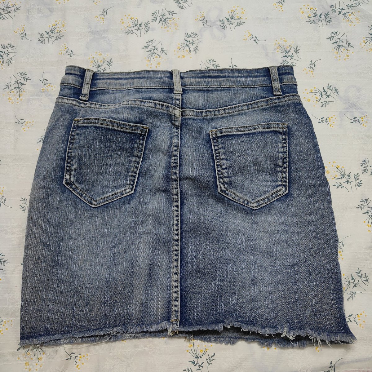Mheebrown76's tweet photo. (84) กระโปรงยีนส์สีสวยย
Sz. เอว 26 สพ36 ย15
🍥 35 บาท

#ส่งต่อเสื้อผ้ามือสอง #ส่งต่อเสื้อผ้ามือ2  #เสื้อผ้ามือสอง #เสื้อผ้ามือ2 #ส่งต่อ #ส่งต่อกระเป๋า  #โล๊ะตู้ #ส่งต่อเสื้อผ้า https://t.co/XsrkO7IWDZ