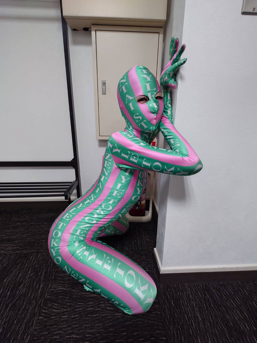 Angel2568010GTR's tweet photo. 先月のフェチフェスで撮影したゼンタイ女子の続きで全身タイツだから女性でも大胆に出来るてう話聞いたことあっけど何かのブログで読んだなアート的な奴かとしてならやりやすいのだろうか🤔
#Angelsの撮影記録 #ZENTAI #ゼンタイ https://t.co/5Ccr8yKC1B