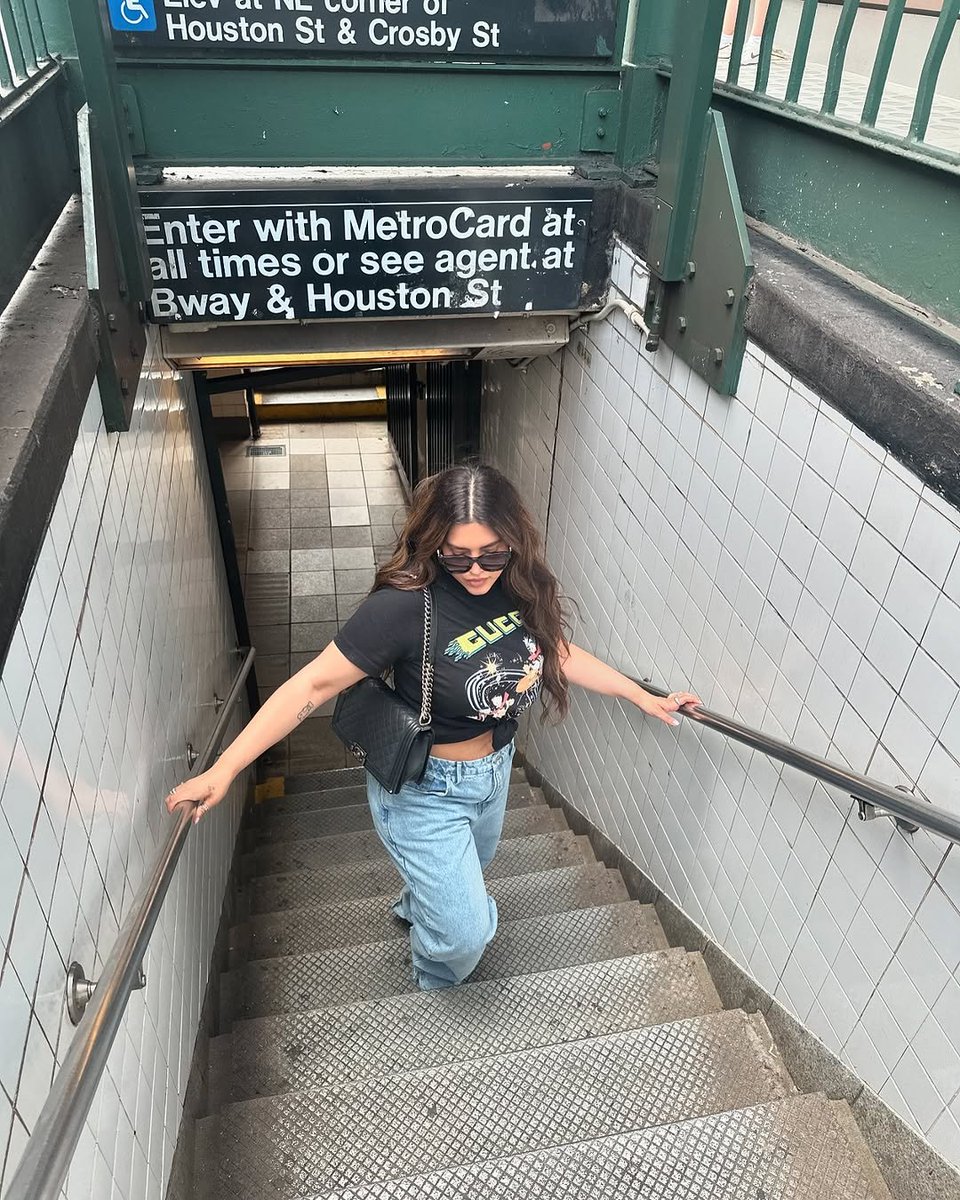 philipatilemile's tweet photo. There is something about New York that just activates something in you 🗽 The energy, the movement, the beautiful chaos of it all. Broadway-Lafayette to wherever the day takes me - Gucci on, shades on, ready for all of it. This city never gets old. 🖤✨ #NYC #NewYork #SubwayStyle https://t.co/c4V5ZxH0vW