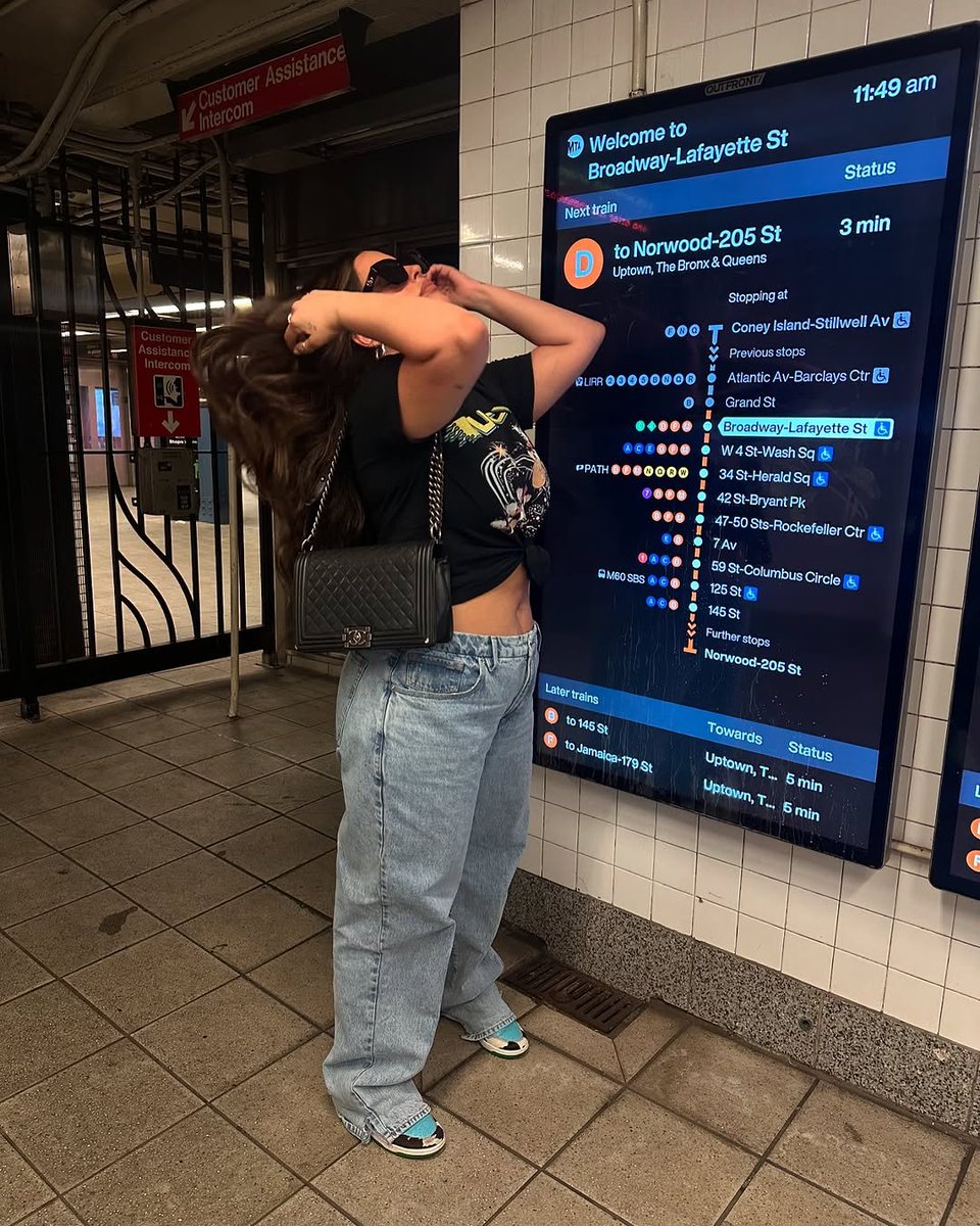 philipatilemile's tweet photo. There is something about New York that just activates something in you 🗽 The energy, the movement, the beautiful chaos of it all. Broadway-Lafayette to wherever the day takes me - Gucci on, shades on, ready for all of it. This city never gets old. 🖤✨ #NYC #NewYork #SubwayStyle https://t.co/c4V5ZxH0vW