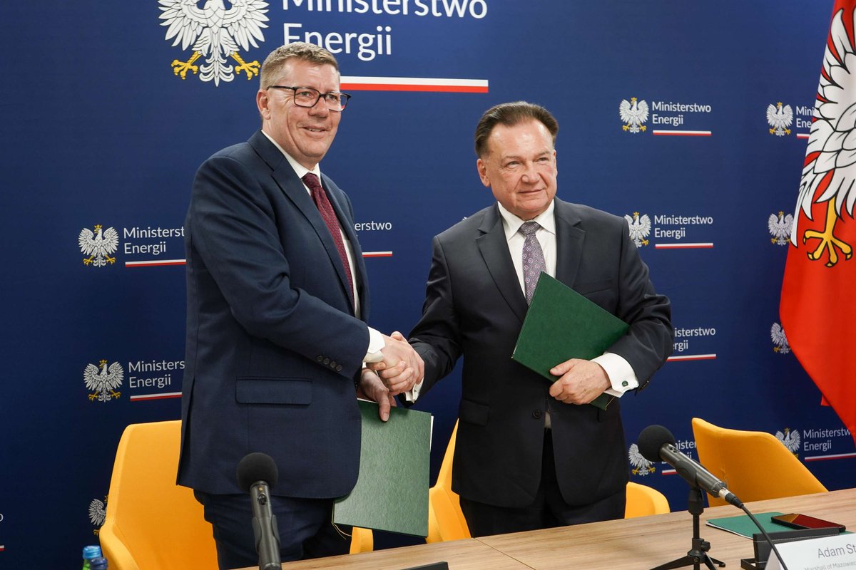 CanadaPologne's tweet photo. 🇨🇦🤝🇵🇱 
La visite du PM Scott Moe témoigne que la Saskatchewan = partenaire fiable en énergie, alimentation et minéraux critiques pour PL. Avec un PE structurant signé avec la Mazovie en coopération nucléaire, et des rencontres productives avec @Grupa_Azoty et @KGHM_SA. https://t.co/SiLBmcIpRD