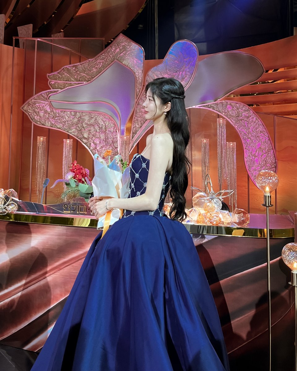 seohyuncentric's tweet photo. Why would Seohyun need to live in the past to win best actress awards, host award shows for years running, sell out prestigious classical music vanues on her own, and do solo ads? She's doing that now. https://t.co/YFvuSfJgua