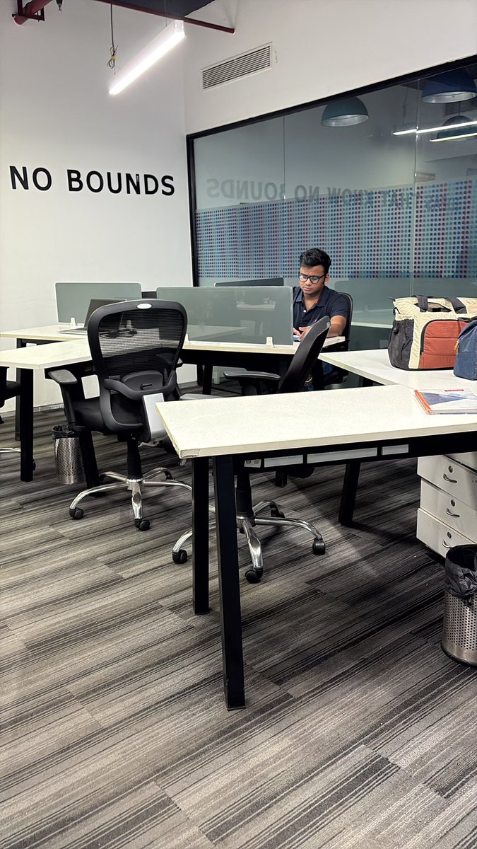 JayishnuA's tweet photo. Socha startup karne ka keeda bhi khatam kiya jaye cause you’re 23 only once https://t.co/8cKNogRdai