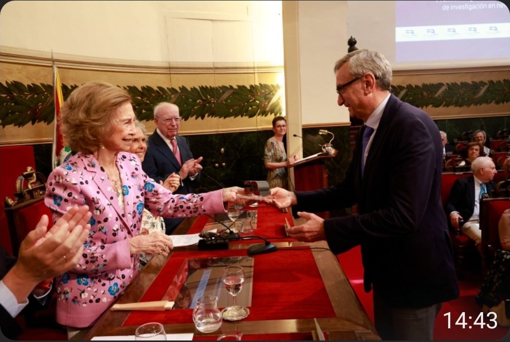 SanidadeACoruna's tweet photo. Enhorabuena al Dr. Constantino Fernández Rivera por la distinción recibida como investigador principal del estudio "Baja incidencia de rechazo agudo mediado por anticuerpos tras la desensibilización HLA en trasplantados renales”.
@Casa de S.M. el Rey

@FundacionRenalE https://t.co/zOmMCrf98L