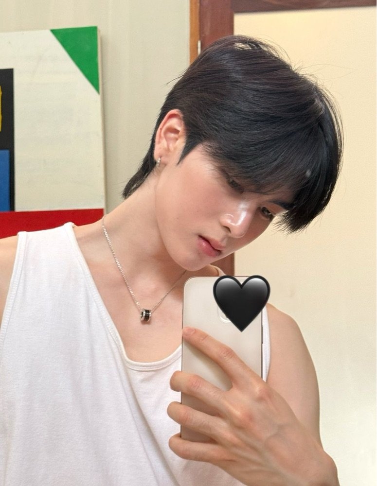 PBae_IRENE_'s tweet photo. @chao_ploy จริงค่ะ น้องแซนต้าเป็นคนที่หล่อหน้าสวยมากกกกกก ยิ้มทีหัวเราะทีเหมือนเด็กเล็กเด็กจิ๋ว https://t.co/3TJsKQfquQ