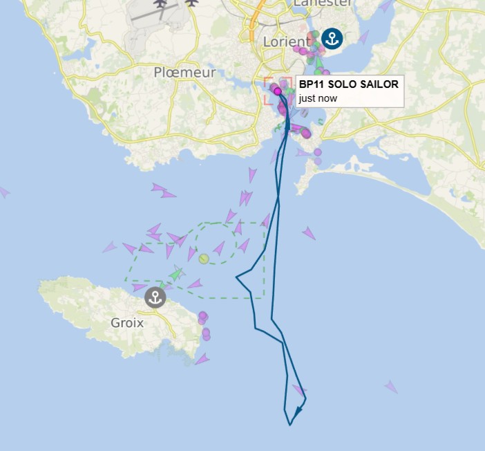 UltimBoat's tweet photo. #Ultime #Ultim #sortie
Sortie pour Banque Populaire XI sur quelques milles entre Groix et la rade de Lorient ce vendredi, visiblement pour un exercice de sécurité en vue de la tentative sur le Trophée Jules Verne après la Route du Rhum. https://t.co/0IWIOBUU6S