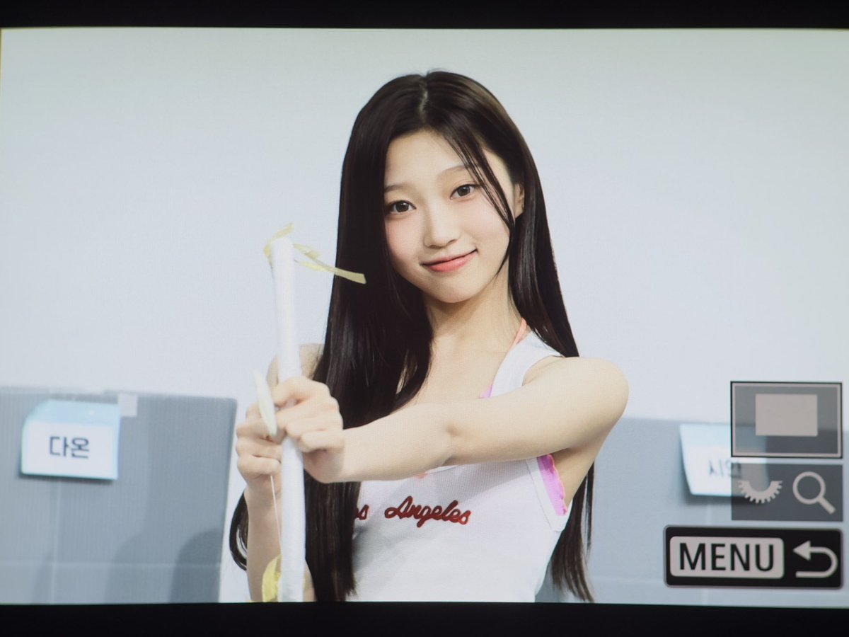 roguri09's tweet photo. 260619 위드뮤 대면

가연한테 심장 저격당한 사람~?

#USPEER #유스피어 #ROA https://t.co/hfIQYvtuHk