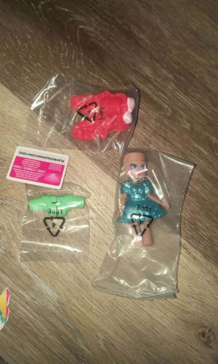 kelsey_hatake's tweet photo. Selling 2 Molly Mystery Toy Codes for 95k dim! 🫧💙 NGF ( Ive never cross traded before so i really have no desire in scamming i just wanna get these dupes off my hands FAIRLY AND TRUSTINGLY!!!) #royalehighcampus4 #rh #royalehightrading https://t.co/ZV0epBkpuP