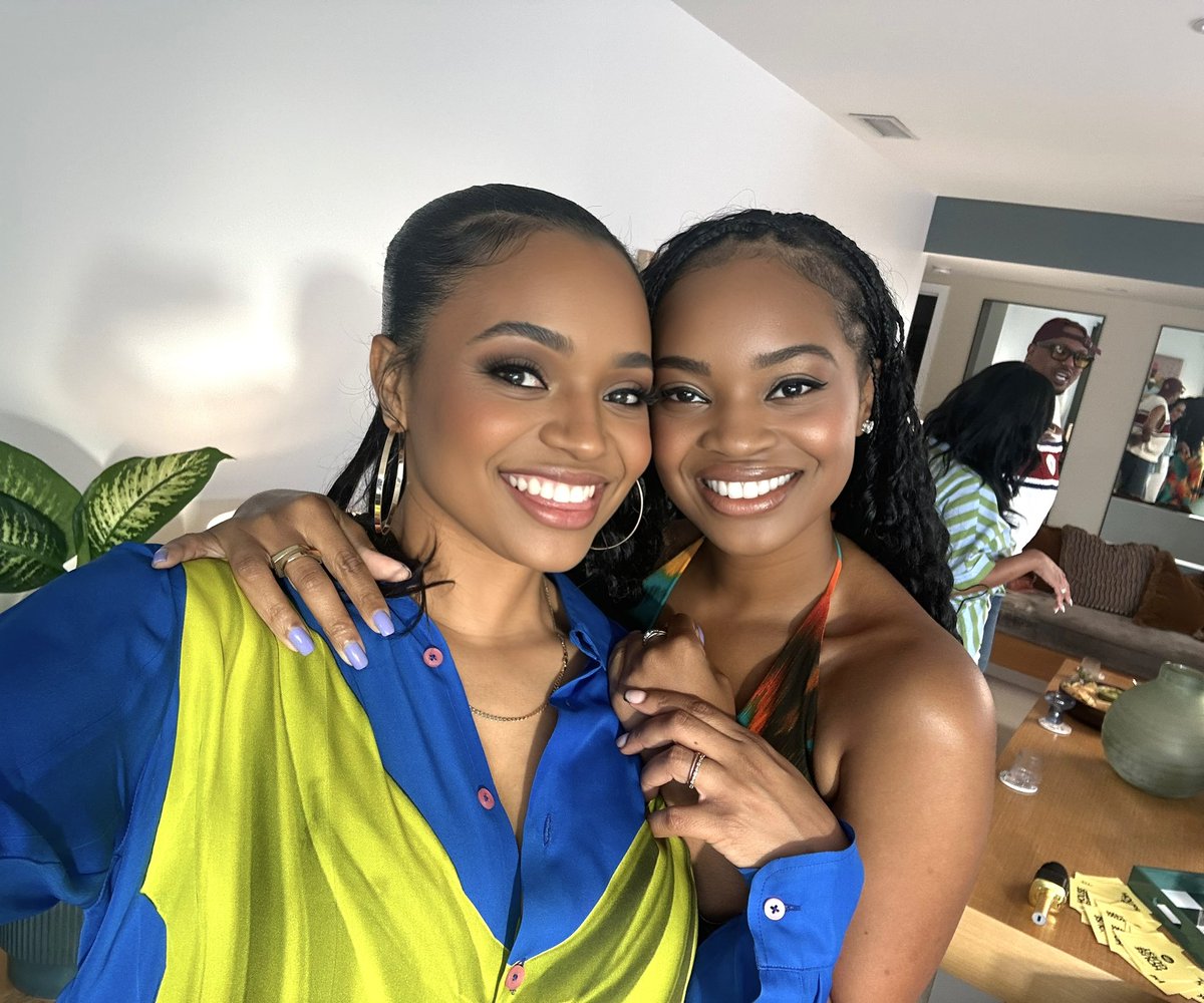 JoniseBoyd's tweet photo. I finally met my twin. @KylaPratt 😍
.
.
.
Tune into House Guest tonight as we celebrate the 2nd Anniversary of @iamscottevans podcast!! 👏🏾🖤 #Juneteenth https://t.co/3seWqAzudw