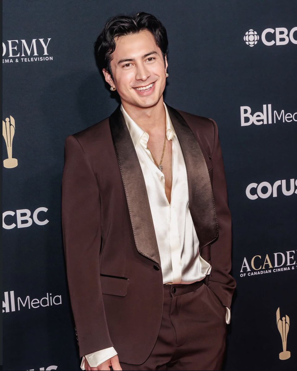 ghetto__owl's tweet photo. Reminder that this man is the youngest winner of the most prestigious TV acting award in Canada #HudsonComeHome https://t.co/3w1Gc8AvWg
