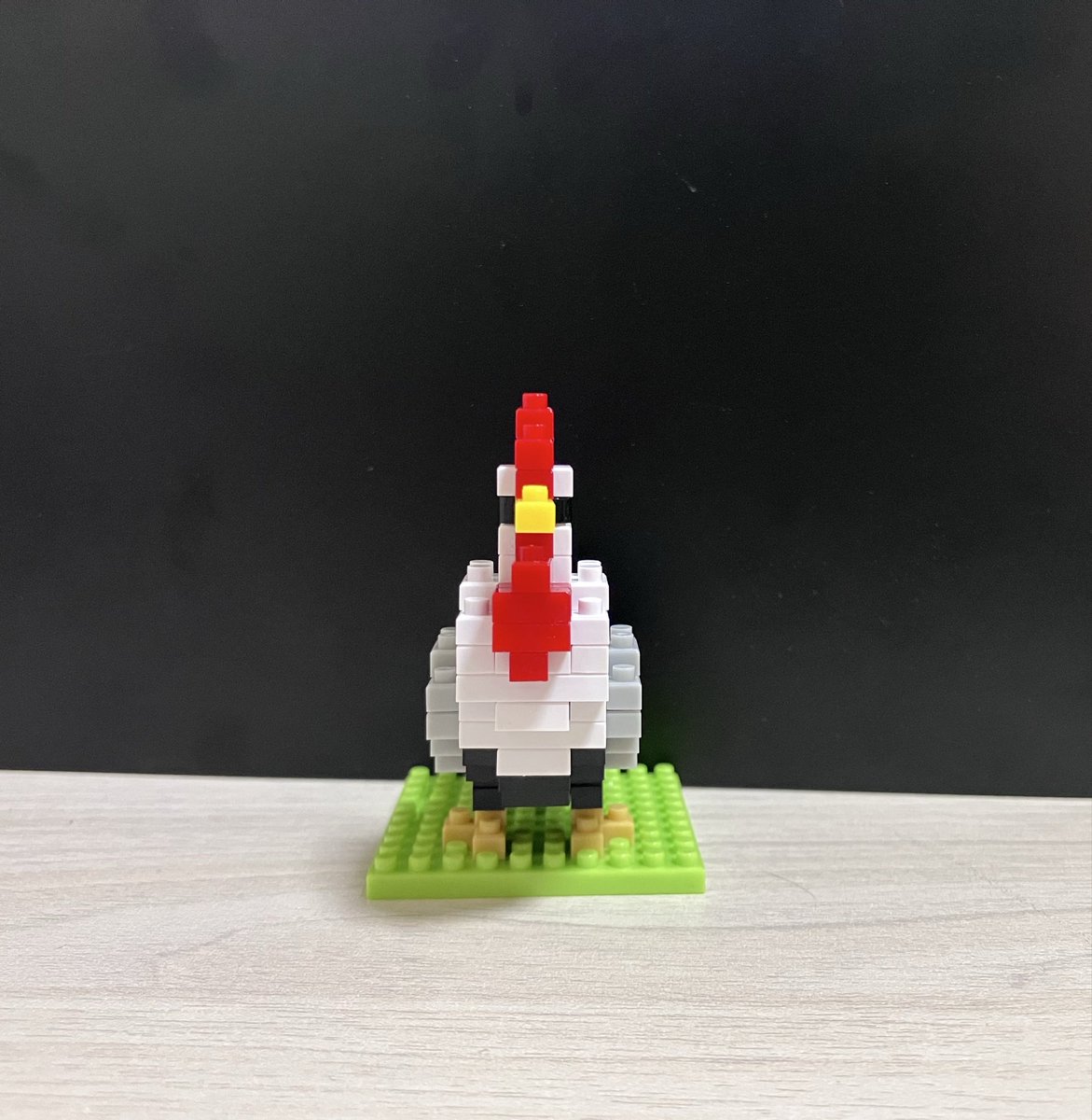 neko_duck's tweet photo. 鳥シリーズその④
ウィルオウィスプの歌詞に出てくる鶏さんをプチブロックで作ってみました。
今回参考にさせてもらったのはナノブロックのニワトリさんの作り方を見て組み立ててみました。
#プチブロック
#ナノブロック
#ニワトリ
#ウィルオウィスプ
#米津玄師 https://t.co/ZHIoyb3CEg