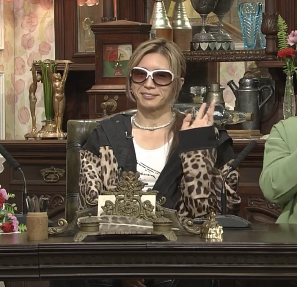mae7455's tweet photo. ナイトスクープ、普段あまり見ないから内容的に「？」やけど、
萌え袖GACKTさん可愛くて
激疲れの1週間の終わりが幸せで寝れます😇
もう２週間後には生誕祭…✨️ https://t.co/oLKMr1MkJC