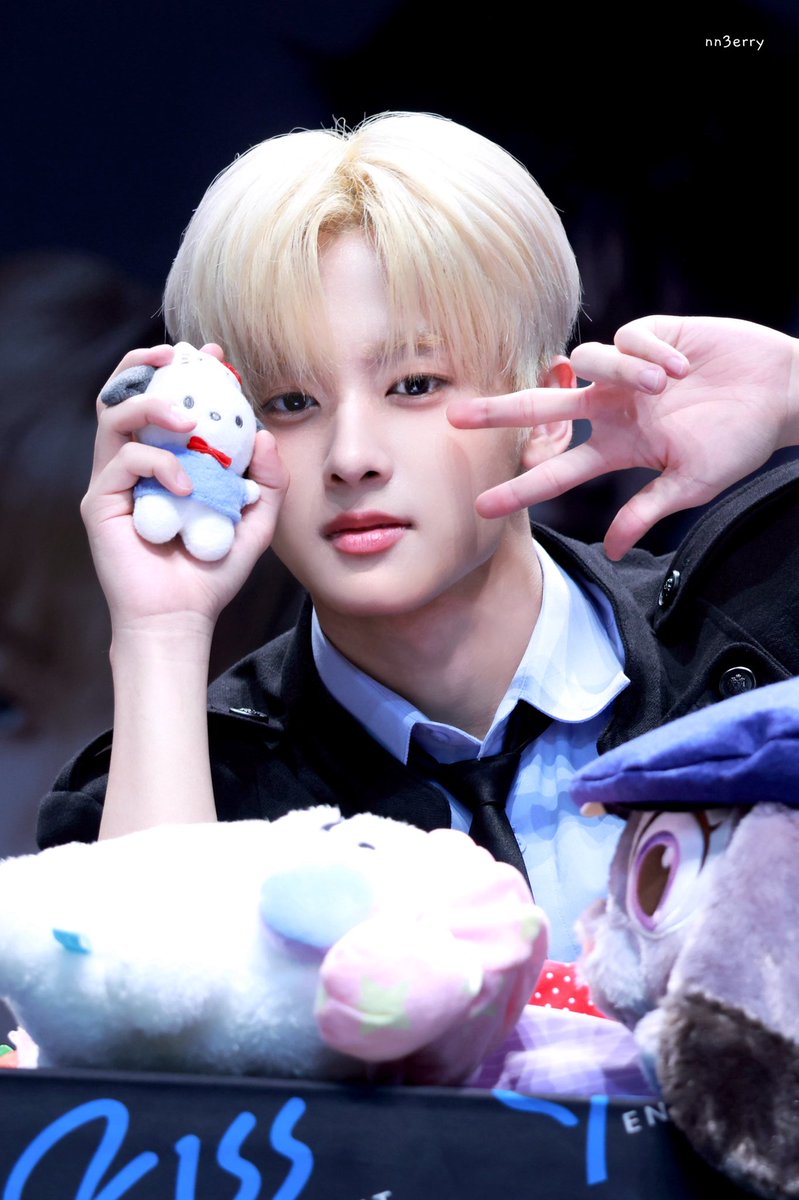 nn3erry's tweet photo. 🩵🤍 https://t.co/oX0iuvNOx7