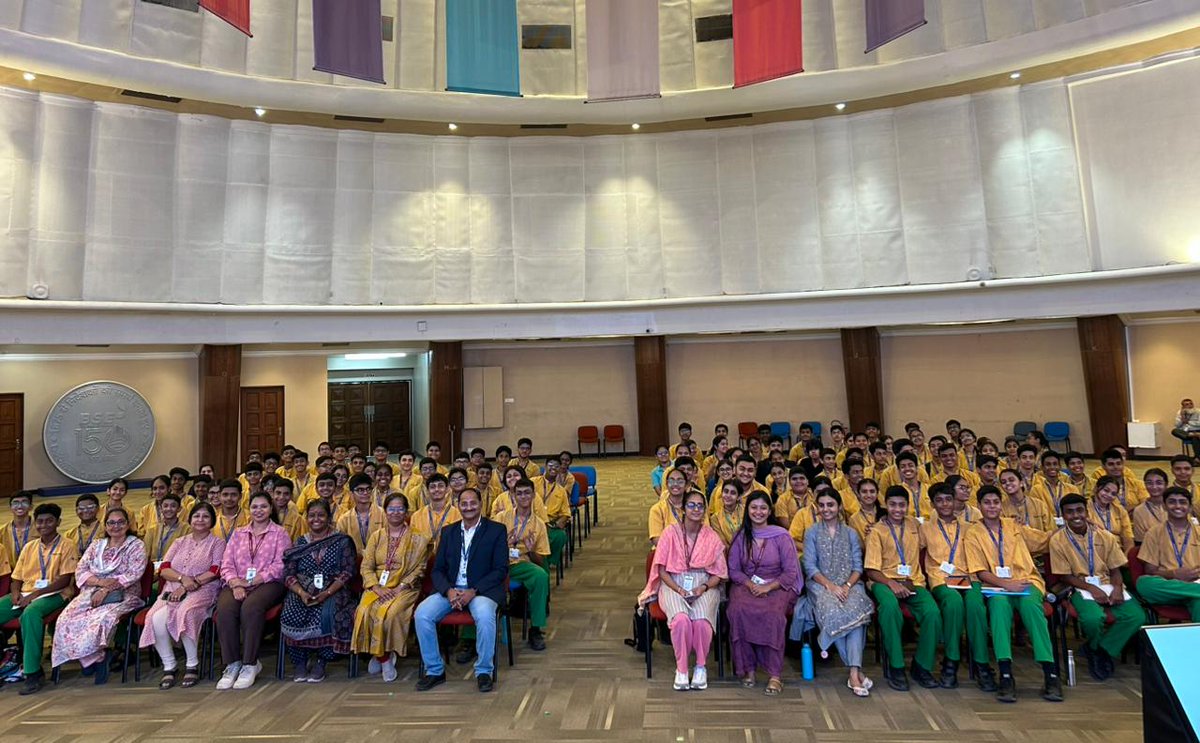 BSEIndia's tweet photo. #VisitsAtBSE | Students from Shishuvan School, Matunga, Mumbai visited BSE
They interacted with Mr. Ramesh Jadhav, DVP, IPF, BSE who shared valuable insights on exchange operations and the evolving market ecosystem.

#BSE #BSEIndia https://t.co/9xSlT5T10y