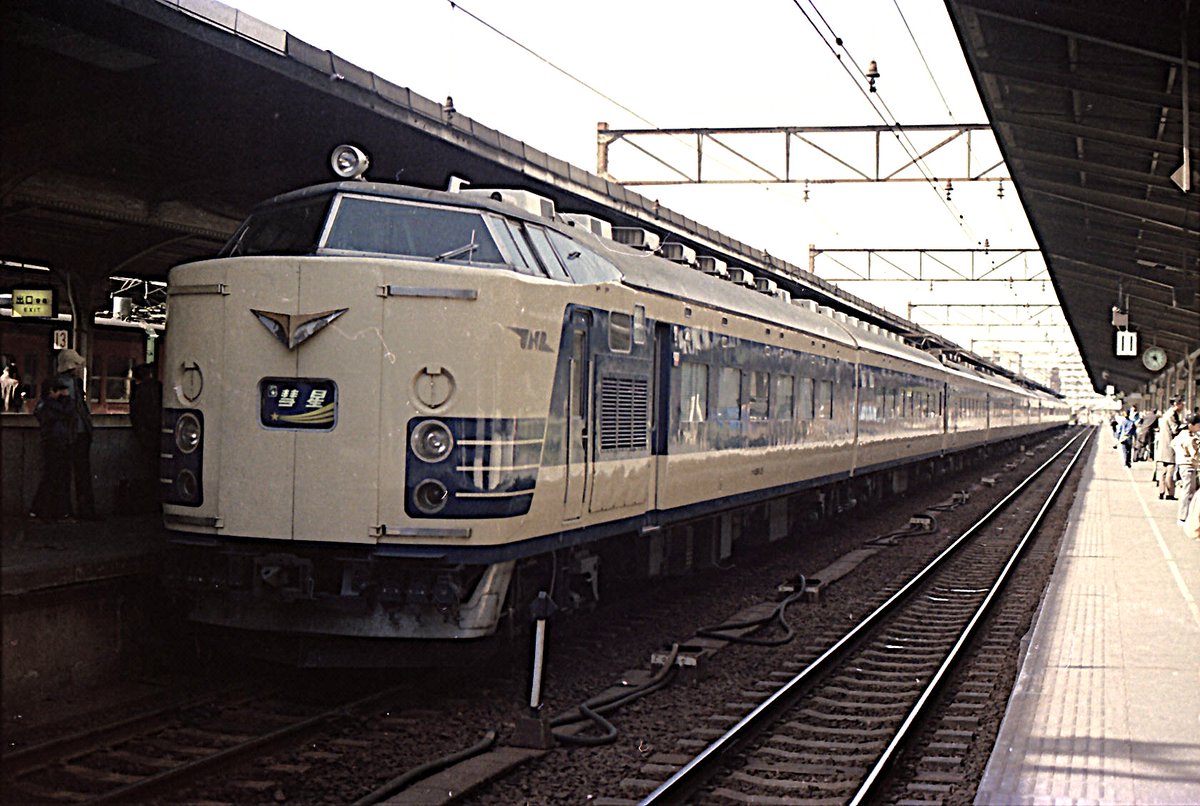 RAILROID's tweet photo. なんか脳みそ疲れてるなぁ…
彗星に乗って九州にでも旅に出たいなぁ～
もう走ってないかぁ…😥
いつの写真やねんっ！！😮 https://t.co/eqGYtbenXP