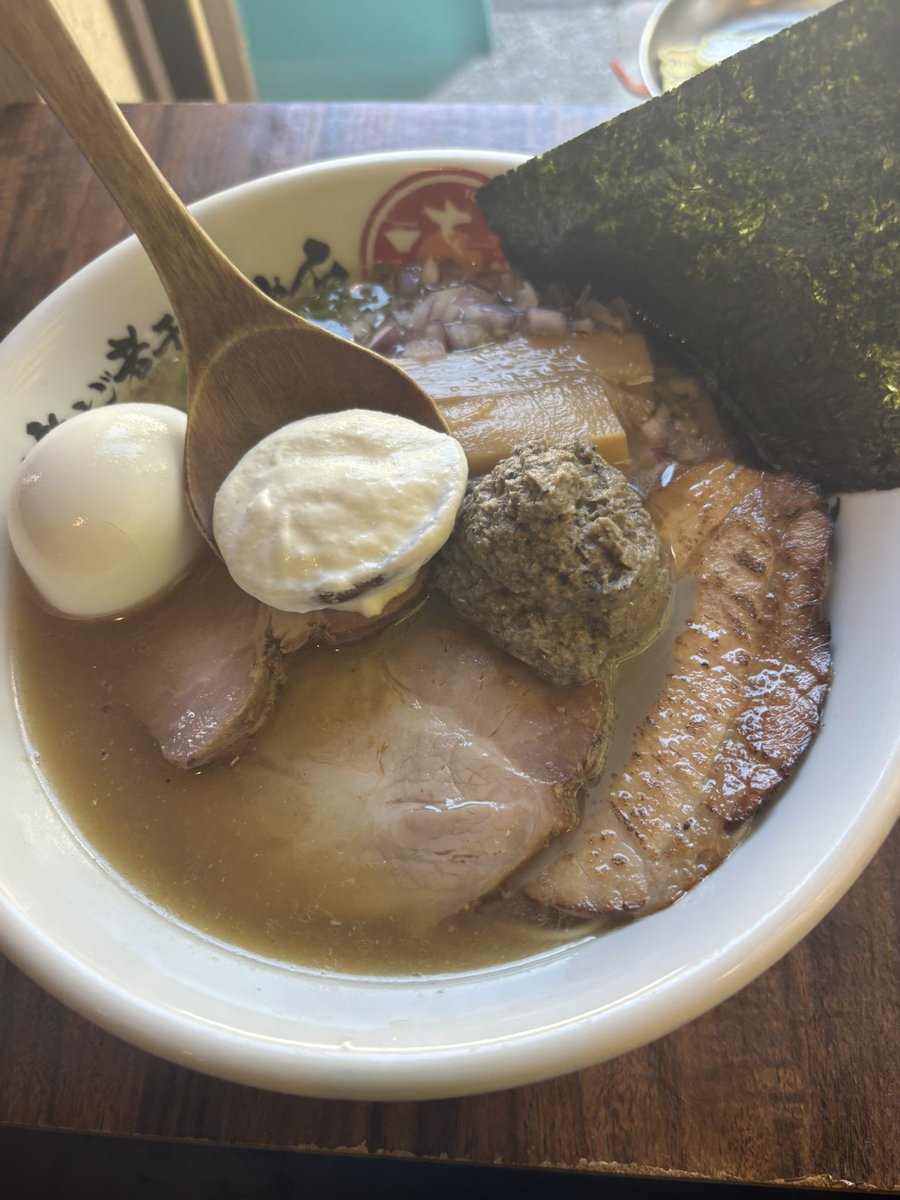 ramentobiuo's tweet photo. お知らせです。
急ではございますが
飛魚の塩らぁめんは日曜日で終了致します。
いりこの煮干しらぁめんも日曜日で終了しますので是非、ご利用下さいませ🫡 https://t.co/bNxHwnxdax