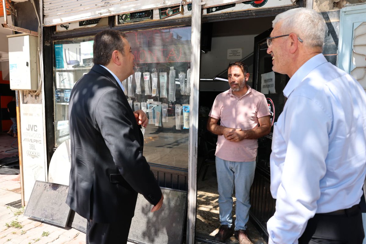 AKPartiG_Antep's tweet photo. İl Sosyal Politikalar Başkanlığımız tarafından gerçekleştirilen hane ziyaretleri kapsamında; İl Başkanımız Sayın Fatih Muhaddis Fedaioğlu, İl Sosyal Politikalar Başkanımız Sayın Hasan Hüseyin Altunova ve teşkilat mensuplarımızın katılımlarıyla;

🚩 Tuğba Kesmik ve ailesine,

🚩 Yuşa Erkek ve ailesine,

hane ziyaretinde bulunularak talep ve ihtiyaçları dinlendi.

Gerçekleştirilen ziyaretlerde ailelerimizle samimi sohbetler edilerek her zaman yanlarında olduğumuz ifade edildi. 🤝🇹🇷

@abuyukgumus 
@drbetulsayan 
@fmfedaioglu 
@huseynaltunova 
@aysesakar79 
@LeylaErbay5 
@mslmdogan27 
@KirecMurat 
@Akparti