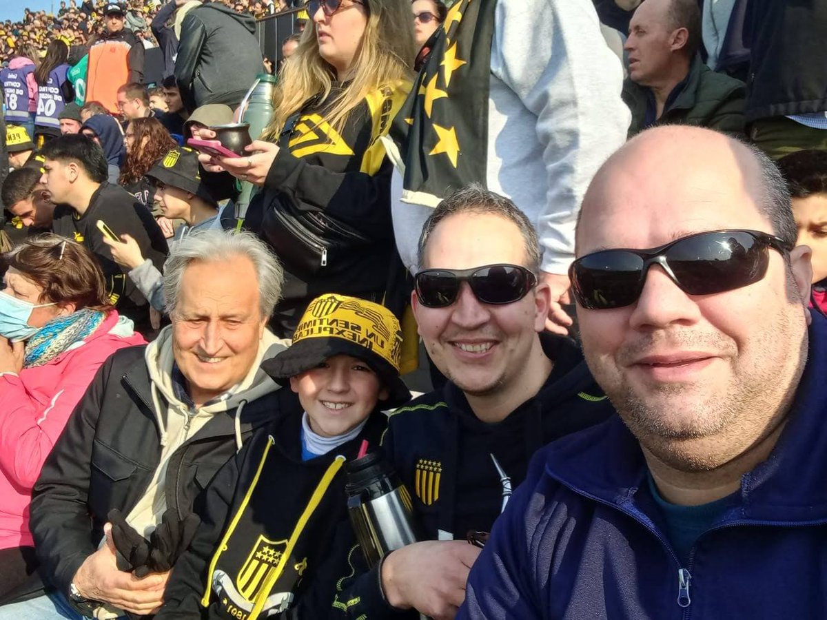 pradocolor's tweet photo. @OficialCAP Socio 178408 y socio 191669, pasión que se hereda siempre por los colores!! https://t.co/IS6lHIXGwU