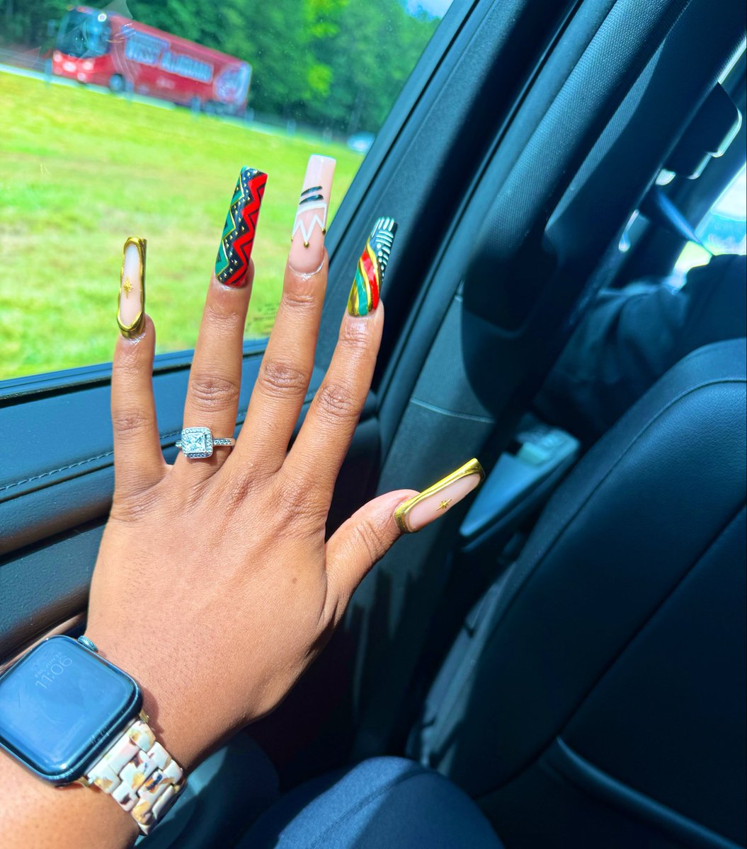 KryssyLaReina's tweet photo. Happy Juneteenth! ❤️🤍💙 🔴⚫️🟢 https://t.co/sPU3wOwVwn