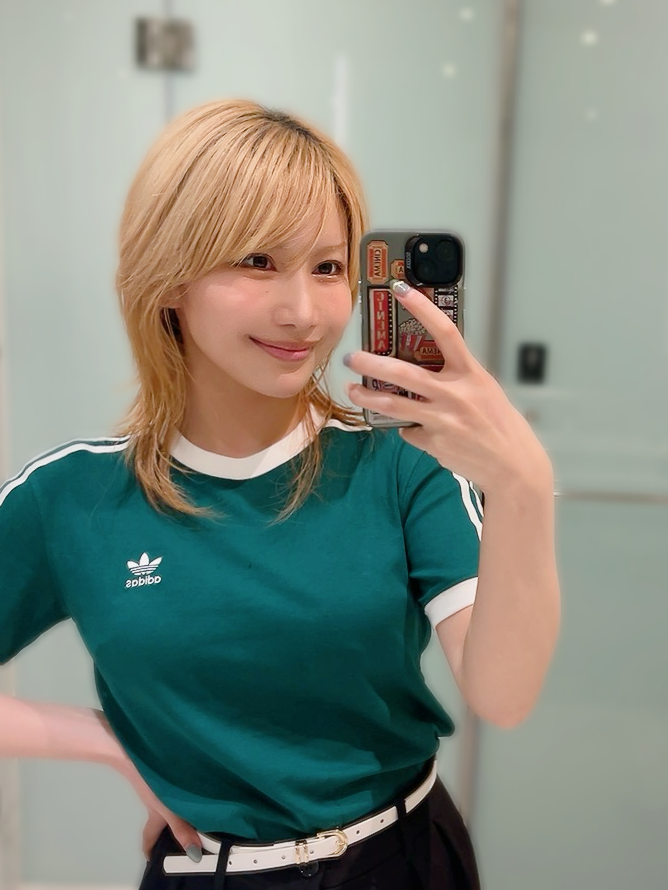 hatcho_aki's tweet photo. 【お知らせ】

7/19(日)ワタナベお笑い養成所のLIVEに出演します🔥

チケット代は【500円】です✨

2ユニットまで参加OKのルールなので、私の出番は2回あります。両方コンビです！

9月のLIVEはピンで出ようと思ってるので、私の漫才が見れる最後のチャンスかもしれません...！

来場希望の方はDMください😊
ぜひ！お待ちしております🔥

（※DMでチケットの取置きをいたします。取置きなしの飛び込み参加はできない可能性があるので、必ずDMお願いします🙆‍♀️）

（※時間は未定ですが早くても13時以降です！決まり次第また告知します！）