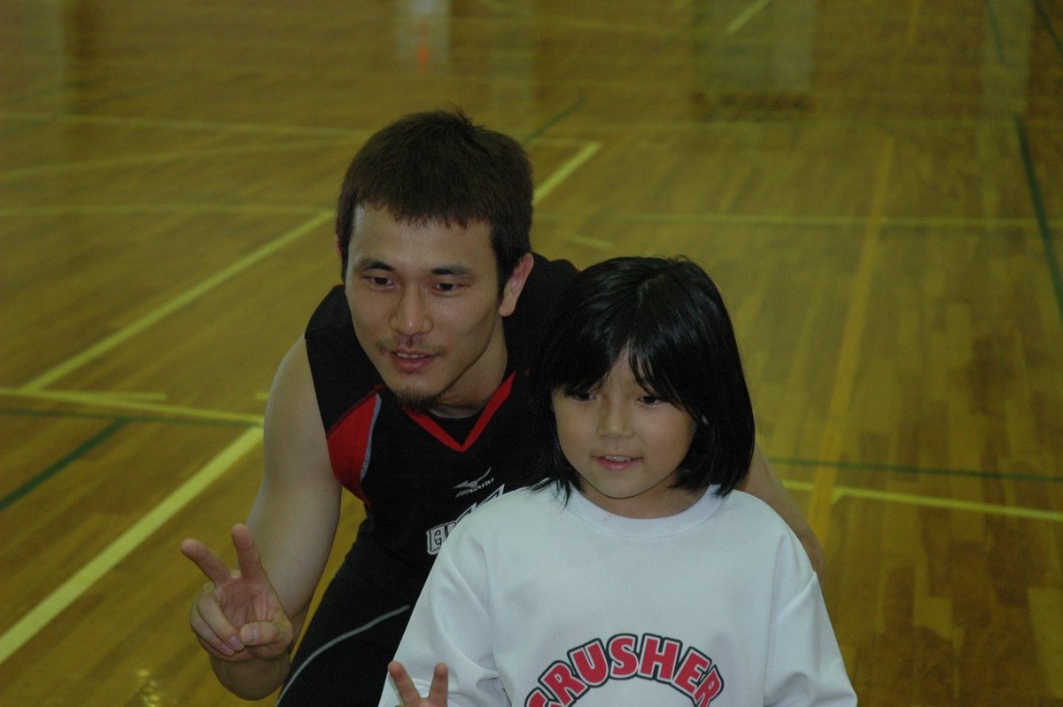 miyata_ex33's tweet photo. #8

何十年も前から親や兄弟のように応援してくれる人達に囲まれて、素晴らしいキャリアで皆んなを魅了して恩返しする姿は本当にカッコいい。

ちょっと不器用で頑固な西山をよーく知る人達の優しさに触れて幸せを分けてもらいました！

妹まーちゃんとの出会いは20年前（らしい）。おーきくなった😂 https://t.co/UvMGl4iba5